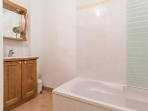 Appartement spacieux au pied des pistes avec balcon et parking couvert - FR-1-275-130