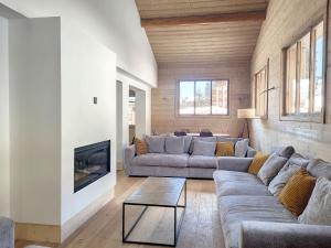Appartements Appartement Alpin Spacieux avec Sauna, Parking, WiFi Gratuit et Proche Pistes - FR-1-275-190 : photos des chambres