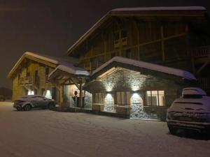 Appartements Appartement Alpin Spacieux avec Sauna, Parking, WiFi Gratuit et Proche Pistes - FR-1-275-190 : Appartement
