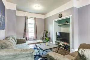 Cozy Ohio Retreat with Fire Pit and Charcoal Grill! - 汉密尔顿