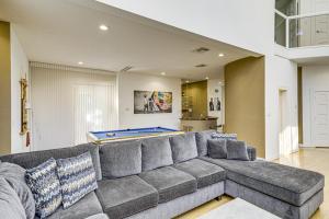 Less Than 2 Mi to Galleria Spacious Houston Home!