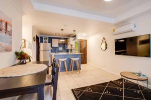 CR MARIPOSA RENTALS Santa Ana Centro 2BR with Terrace Walk Everywhere