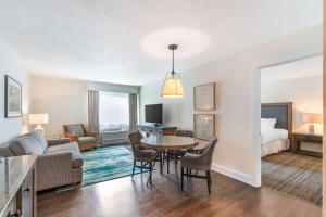 King Suite - Non-Smoking room in Best Western Plus University Park Inn & Suites