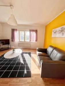 Tilava kaksio parkkipaikalla! - 里希迈基