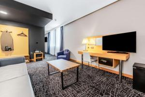 Junior Suite room in Park Inn by Radisson Peterborough