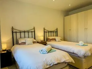 New! Double Driveway, Large Garden Sleeps 4 Book Now! - Tonbridge