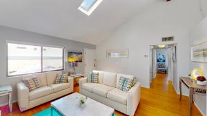 Beach Rd, 300ft to Beach Access & 500ft to Siesta Key Village, 2bdr & Studio