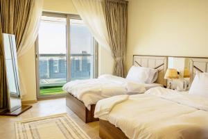 Lux two br w Sea Views from rooms in Dubai Marina