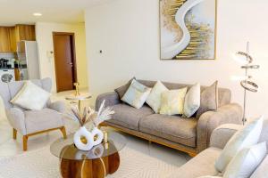 Lux two br w Sea Views from rooms in Dubai Marina