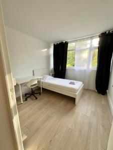 Haven Park - Appartement entier spacieux de 4 chambres 10 min RER D, 35 min de Paris, NETFLIX, FIBRE OPTIQUE, PLACE DE PARKING