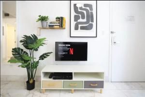 South Beach 2 Bedroom Family & Pet Friendly Apartment with Balcony & Free Parking