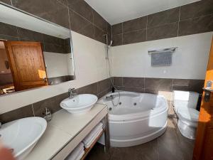 B&B / Chambres d'hotes GuestHouse Le Patio34 : photos des chambres