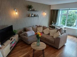 Sunlit garden bungalow - Edington