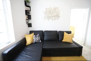 South Beach 2 Bedroom Family & Pet Friendly Apartment with Balcony & Free Parking