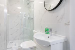 Studio9 Rooms - Next to Emirates Stadium - Budget Rooms with Shared Bathroom