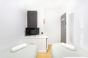 Studio9 Rooms - Next to Emirates Stadium - Budget Rooms with Shared Bathroom