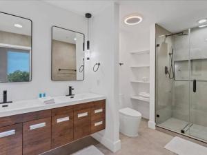 Luxury 1260sq ft 2 Bd 2BTH in DT