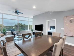 Luxury 1260sq ft 2 Bd 2BTH in DT