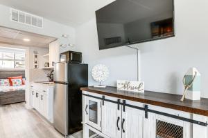 2 Blocks to Beach Modern Condo in North Wildwood!