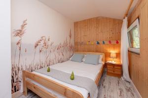 Holiday Home by Lake Kl pnicko with Pier