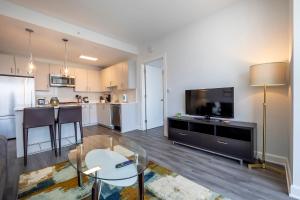 Luxury Apt Near Downtown