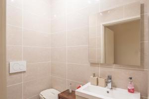 Queen Lake View - Happy Rentals