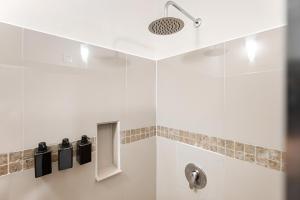 Lagoonfront Apartment in Hotel Zone