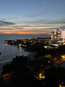 12pax Seaside Homestay Port Dickson 3R3B,Wifi,Beach,Pool,BBQ