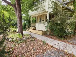 Cozy 3 Bedroom House in Downtown Ithaca - Lansing