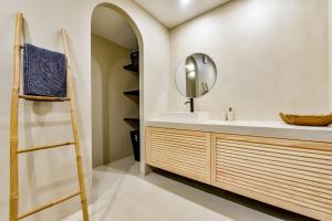 VERTIGO- Managed by Almarina