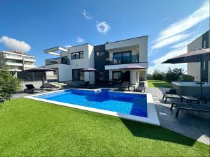 Fantasy Daydream Mansion 