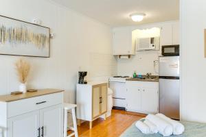 Walk to North Myrtle Beach Studio with Pool Access!