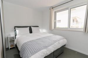 Aspa Luxury Garden Apartment in Vouliagmeni Center