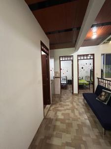 CÓMODO APARTAMENTO CENTRAL EN BARRIO SEMI RURAl
