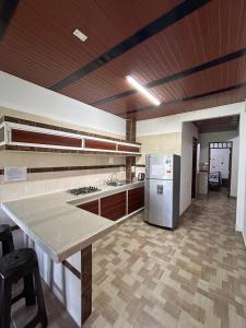 CÓMODO APARTAMENTO CENTRAL EN BARRIO SEMI RURAl