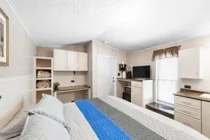 Daze Off Suite 6 - Pet Friendly Suite by The Lodges at Fossil Creek - Willow Spring