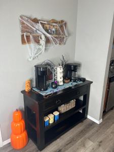 Cozy condo with no stairs, and arcades! 5 beds