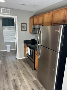 Cozy condo with no stairs, and arcades! 5 beds