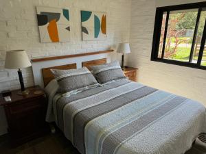 Casa moderna con piscina climatizada a metros del mar y las sierras en Bella Vista-Piriapolis