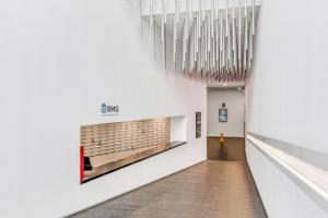 Heart of City, Centre Point Luxury Apartment