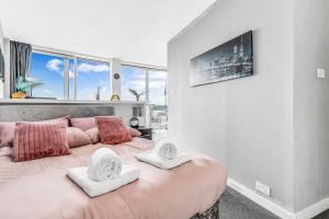 Heart of City, Centre Point Luxury Apartment