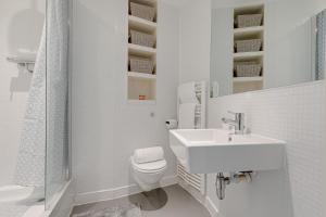 Heart of City, Centre Point Luxury Apartment