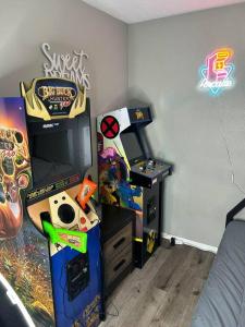 Beautiful condo-no stairs, and arcade games! 5bed