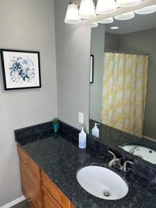 Beautiful condo-no stairs, and arcade games! 5bed