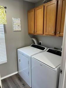 Beautiful condo-no stairs, and arcade games! 5bed