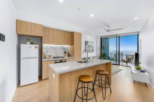 Coastal Chic 2 Bed Apt in Broadbeach