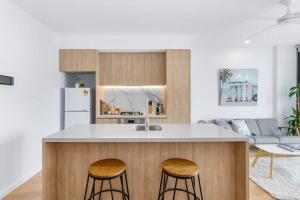 Coastal Chic 2 Bed Apt in Broadbeach