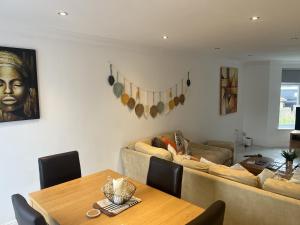 City Reach Retreat Spacious 4Bed House Startford Maryland Great Transport Links