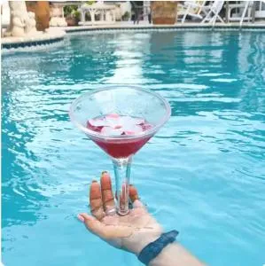 FIRST DAY HOSTEL on ARUBA - Ponton