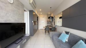 Balcony Unit @ Robertson Residence 18f